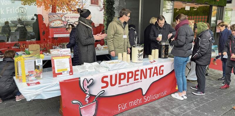 Während des ganzen Tages herrschte am Stand immer wieder viel Betrieb. (Bilder: ZVG)
