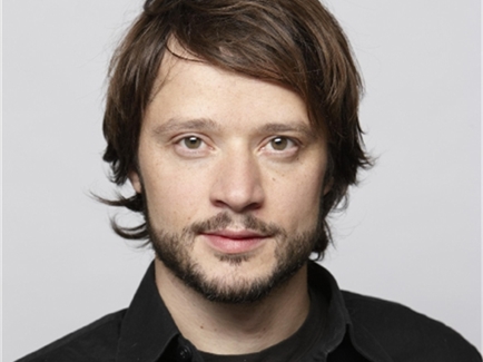 Sven Broder, 37 Jahre, liest am Dienstag in der Buchhandlung Schreiber. ZVG)

