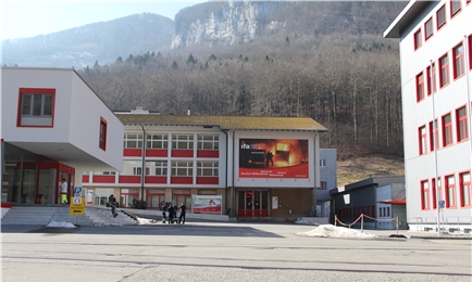 Die Hauptgebäude des Interkantonalen Feuerwehrausbildungszentrums ifa stellen noch lange nicht das gesamte weitläufige ifa-Ausbildungsgelände dar. mim)
