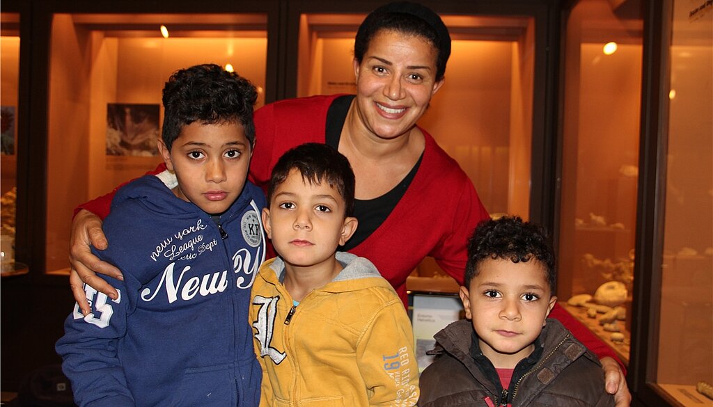 Saida El Fouani mit ihren Söhnen: Ali (7 Jahre), Mohammed (6 Jahre) und Hussein (4 Jahre). mim)
