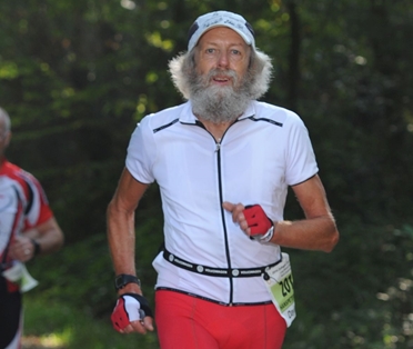 Hanspeter Berger startet am 6. September, 09.50 Uhr. Er fährt 50 Radkilometer und läuft insgesamt 15 Kilometer. (Bild: ZVG)