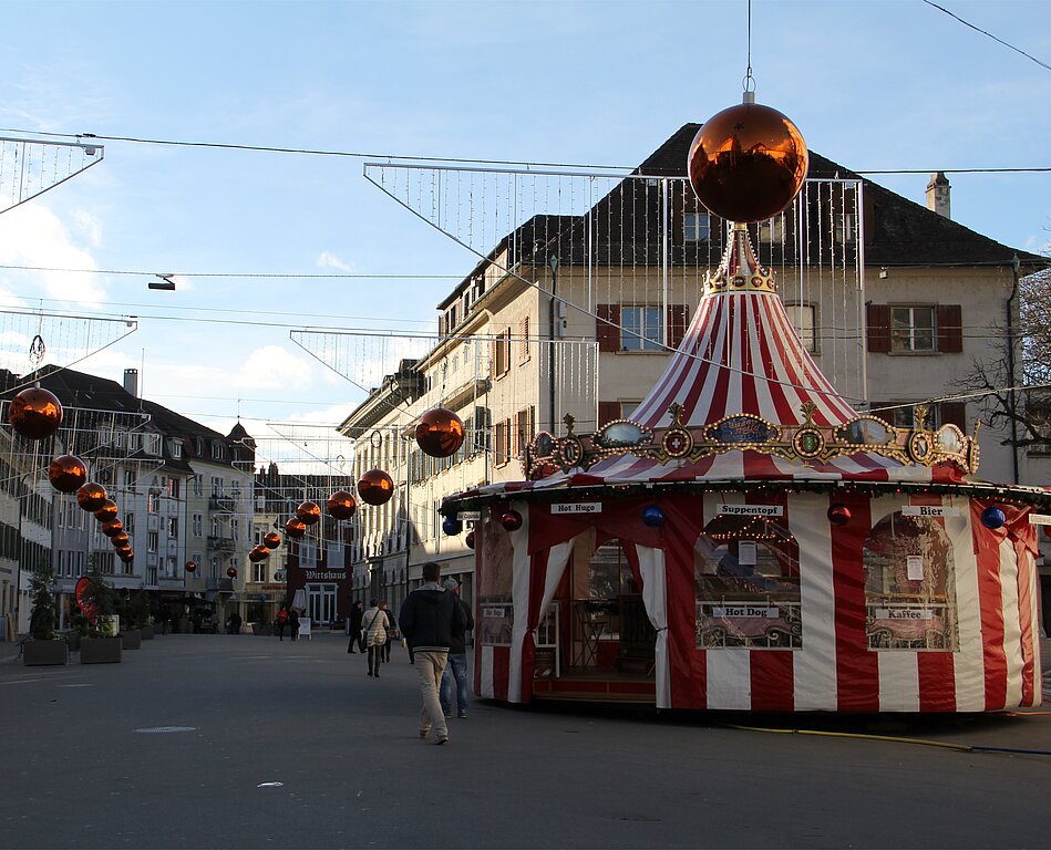 Nach der Überprüfung der Funktionstüchtigkeit ist Olten bereit für den Eröffnungsapéro am Freitag, 27. November beim Haupteingang des FHNW-Neubaus. (Bild: mim)
