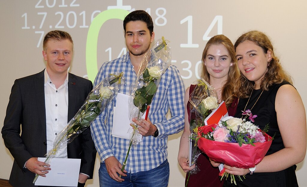 Preisträger im MAR N (Mathematik und Naturwissenschaft): (v.l.n.r) Raphael Meier, Erdem Güzel, Ramona Peier und Rita Begolli. (Bild: ZVG)
