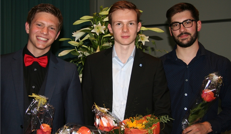 Preisträger im MAR W&amp;R (Wirtschaft und Recht): (v.l.n.r) Franco Restelli, Jonas Wyss und Nils Rohrmann. (Bild: ZVG)