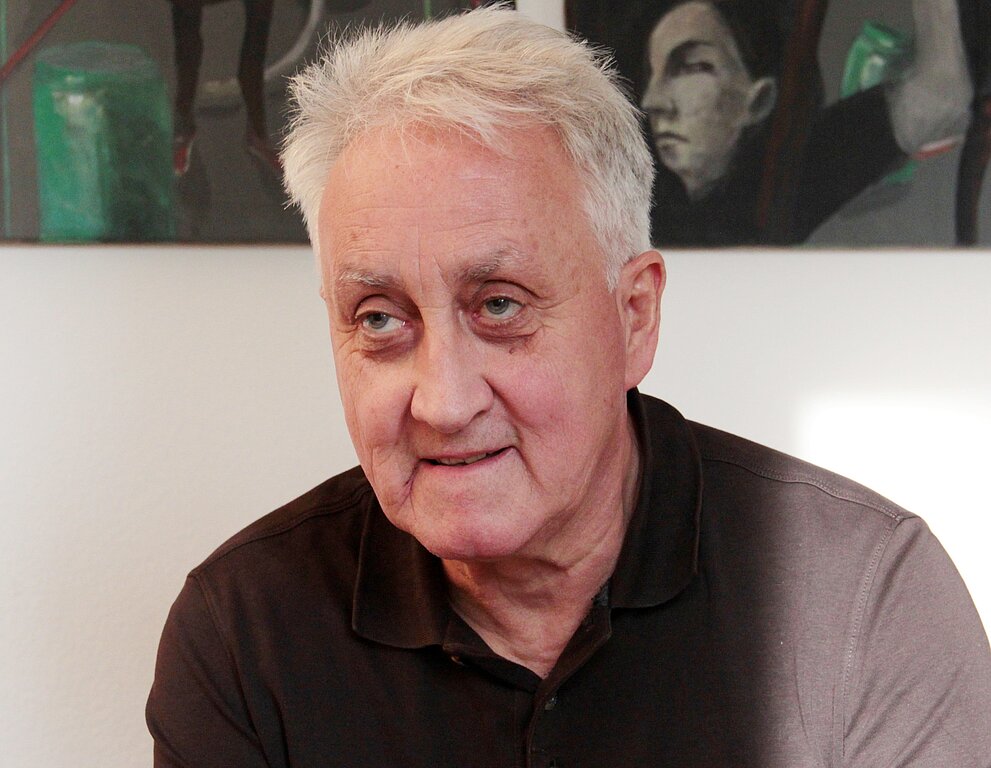 Klaus Schmuziger steigt heute weniger oft ins Flugzeug als früher. Dafür unternimmt der 68-Jährige mehr Reisen in Gedanken. (Bild: Sonja Furter)
