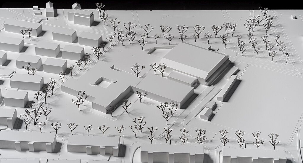 Die 15 eingereichten Wettbewerbsarbeiten für das Oltner Schulhaus können bis am 9. Oktober während der Öffnungszeiten des Stadthauses im 10. Stock besichtigt werden. (Bild: ZVG)