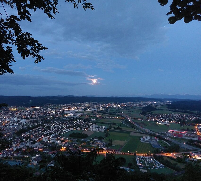 Die Halbschatten-Mondfinsternis am Freitag, 10. Januar macht die Tour durch die Dunkelheit mit dem Nachtwächter noch unheimlicher. (Bild: ZVG)