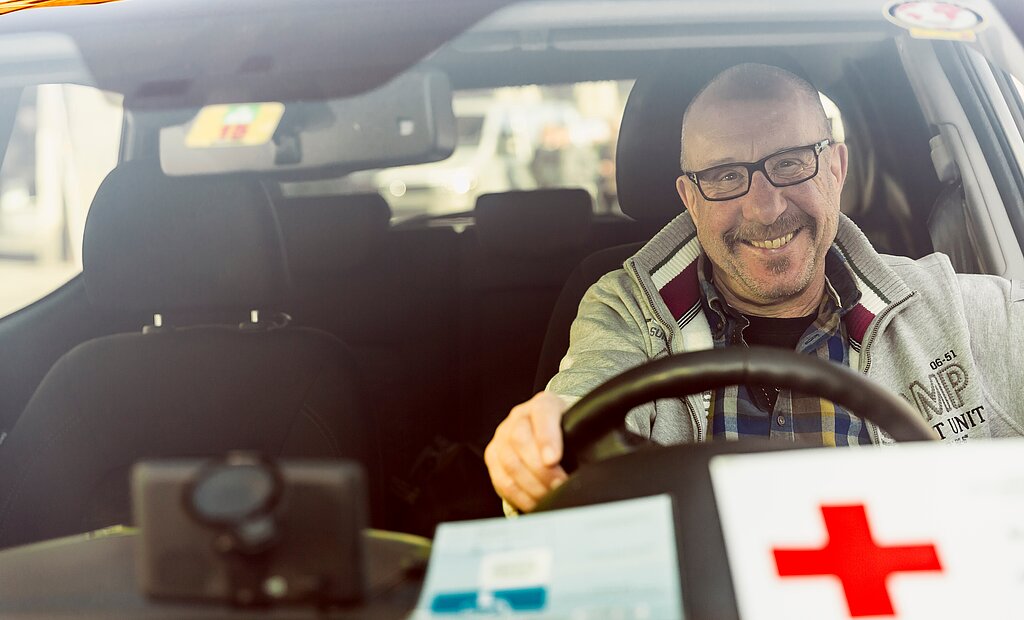 Der SRK-Fahrdienst Kanton Solothurn sucht nach Fahrerinnen und Fahrern ausserhalb der Risikogruppe. (Bild: ZVG)
