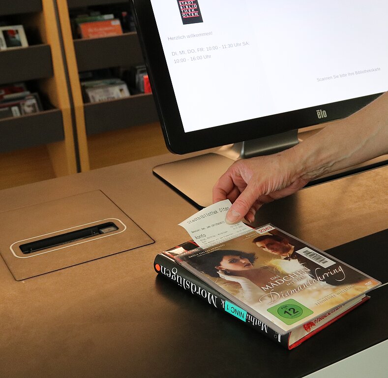 Falls gewünscht kann via Bildschirm (links unten) eine Quittung per Sofortdruck oder E-Mail angefordert werden. (Bild: mim)